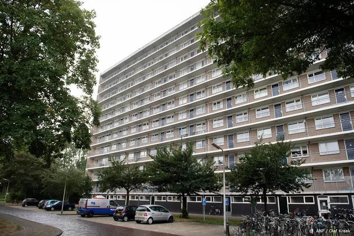 bijna 10 jaar cel voor moeder die dochter van flat gooide
