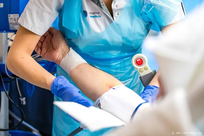 bijna 100 nieuwe coronapatienten opgenomen in ziekenhuizen