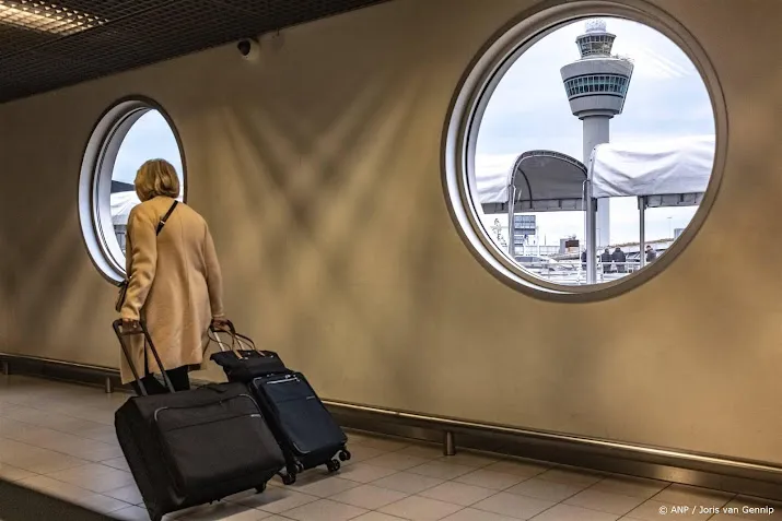 bijna 55 miljoen passagiers op schiphol in april