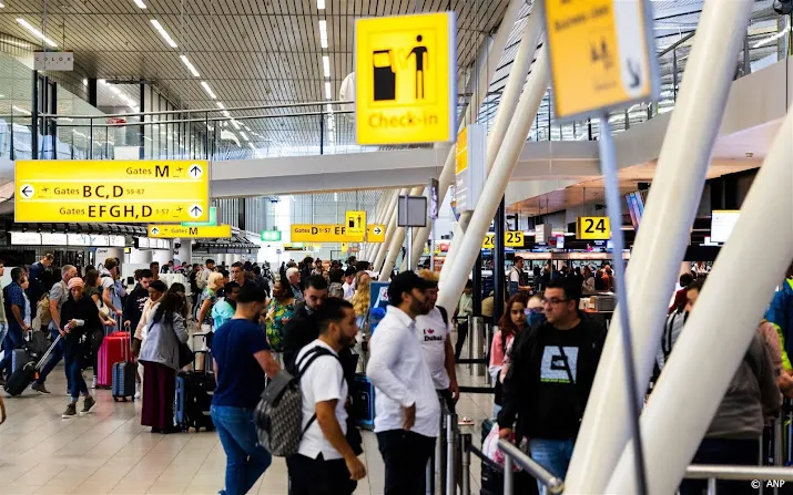 bijna 58 miljoen passagiers op schiphol in september