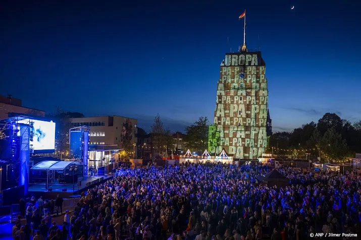 bijna 8000 bezoekers voor europaparty zonder nikkie en joost