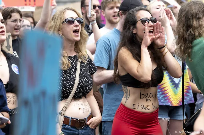 bijna 94 000 mensen willen abortus uit het wetboek van strafrecht
