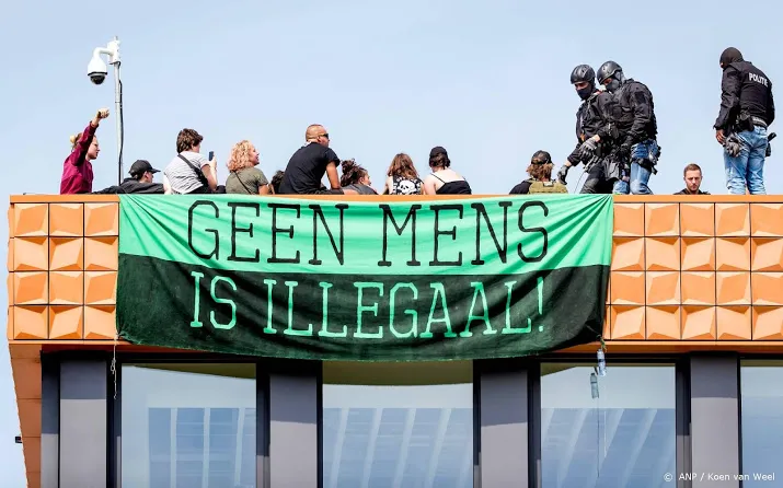 bijna alle activisten no border vrijgelaten
