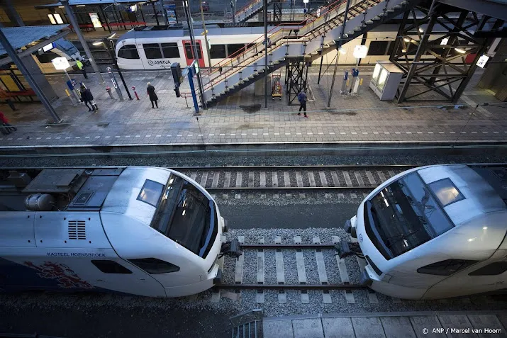 bijna botsing twee passagierstreinen in heerlen loopt goed af