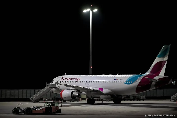 bijna de helft van vluchten eurowings geschrapt door staking