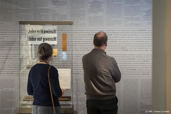 bijna vijfhonderd mensen bezoeken op eerste dag holocaustmuseum
