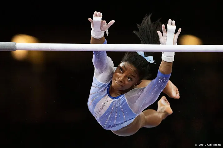 biles turnt de triple double de boeken in
