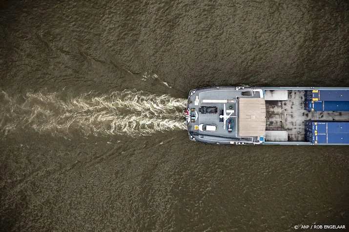 binnenvaart houdt dalende waterstand rijn goed in de gaten