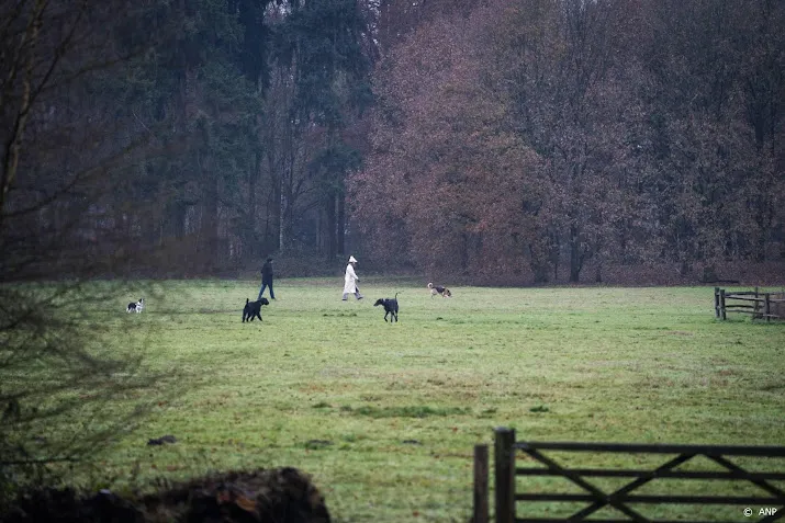 bioloog natuur begint al aan voorlente door hoge temperaturen