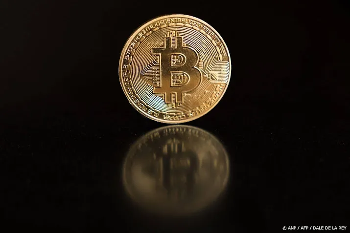 bitcoin onder 60 000 dollar na slechtste maand sinds 2022