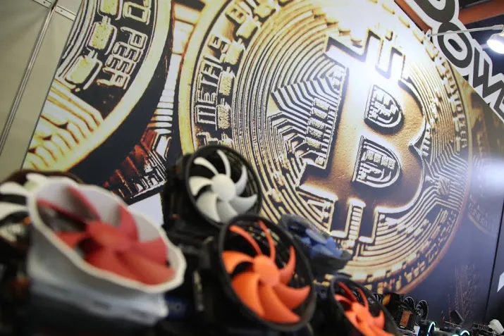 bitcoin weer door grens van 7000 dollar