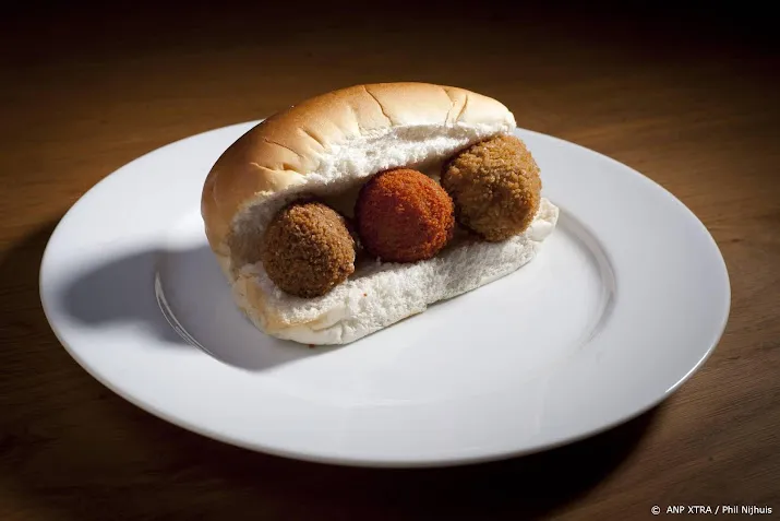 bitterbal en mini frikandel vlak voor wk nog veelal in het schap