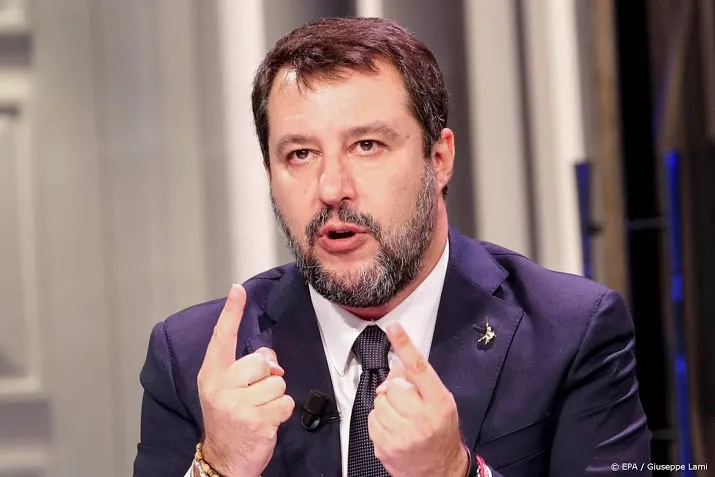 blanco boek over rechtse politicus salvini bestseller in italie