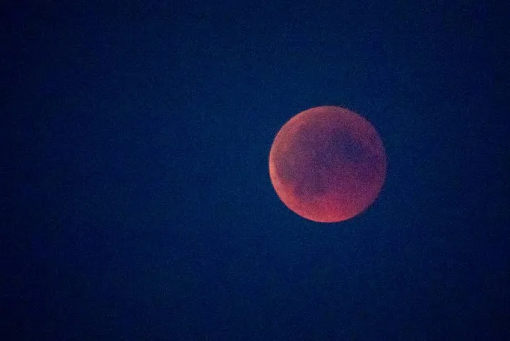 bloedmaan niet overal goed te zien