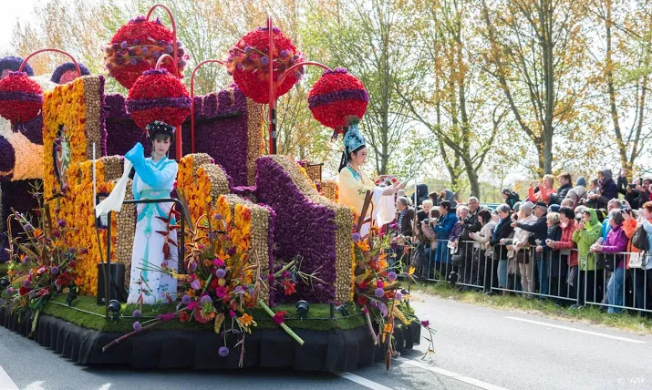 bloemencorso rijdt weer door de bollenstreek