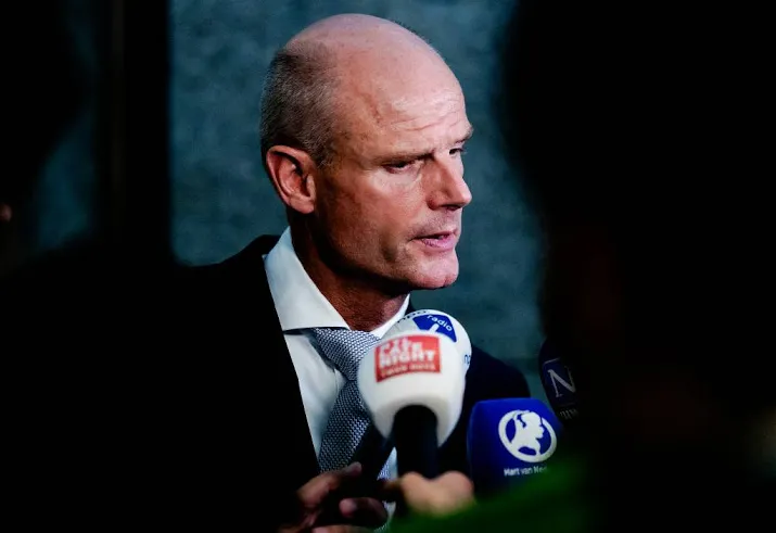 blok kan aanblijven ondanks harde kritiek
