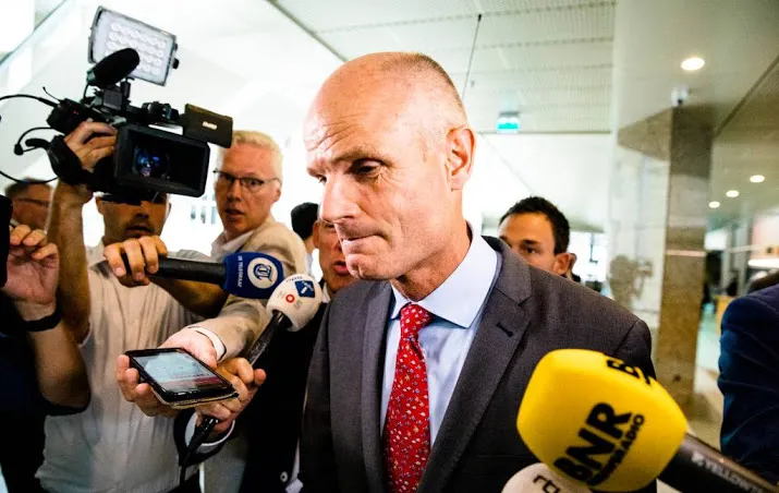 blok moet door het stof in de kamer