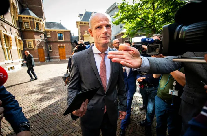 blok wil verder praten met beledigd suriname