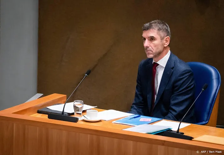 blokhuis zegt onderzoek naar misstanden in de topsport toe