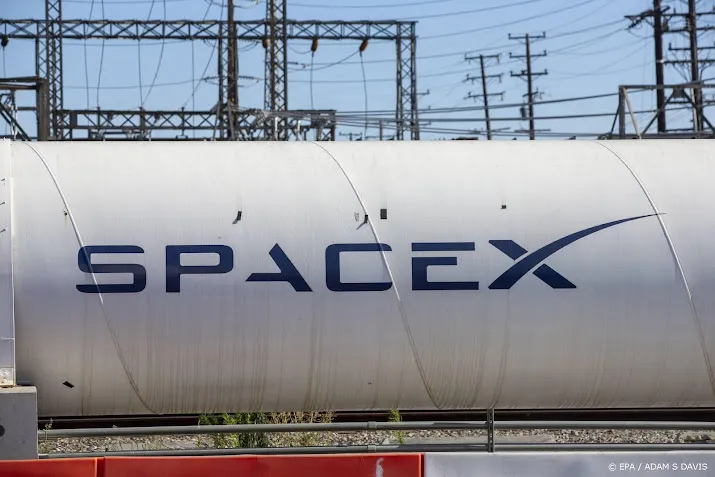 bloomberg waarde ruimtevaartbedrijf spacex naar 140 miljard