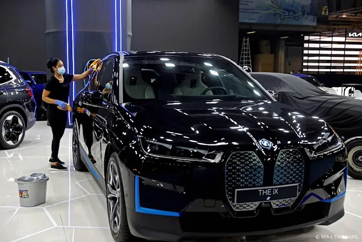 bmw merkt hogere prijzen voor autos en verhoogt prognoses