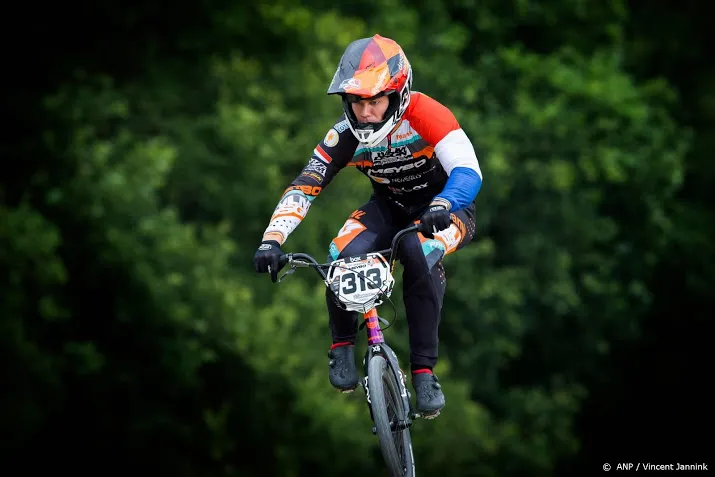 bmxers strijden om wereldtitels in zolder