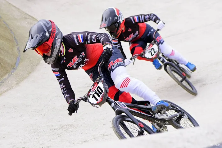 bmxsters laura en merel smulders en baauw naar halve finales