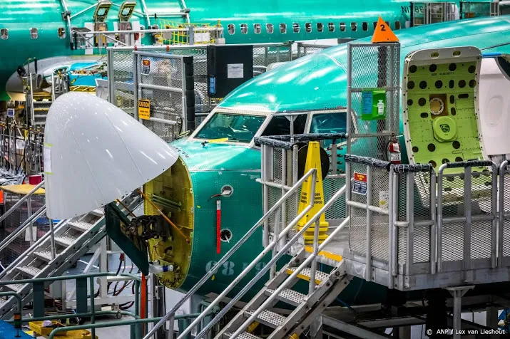 boeing sleurt dow mee omlaag