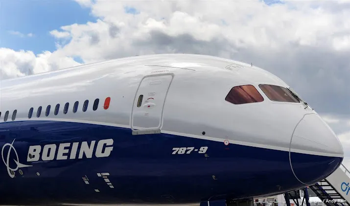 boeing stelt levering dreamliners uit om productiefout