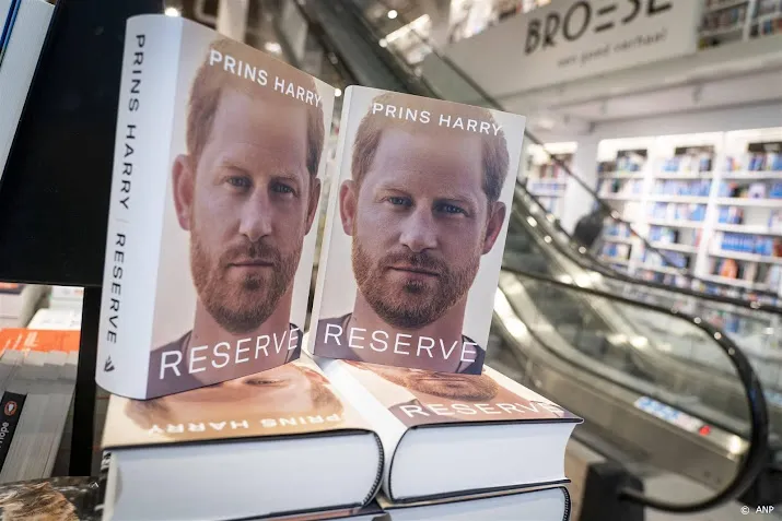 boek prins harry in nederland bovenaan bestsellerlijst