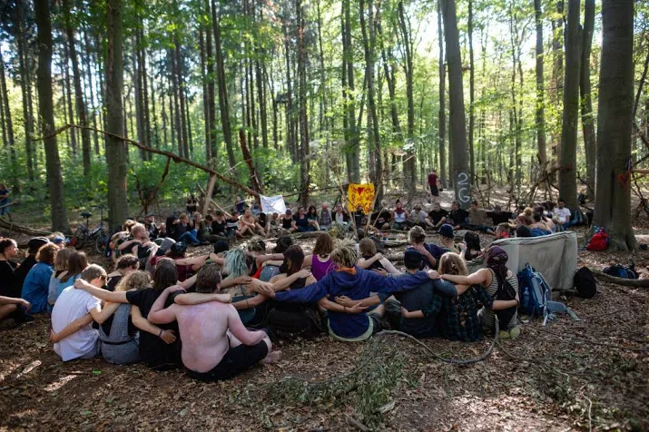 boels haalt machines terug uit hambacher bos