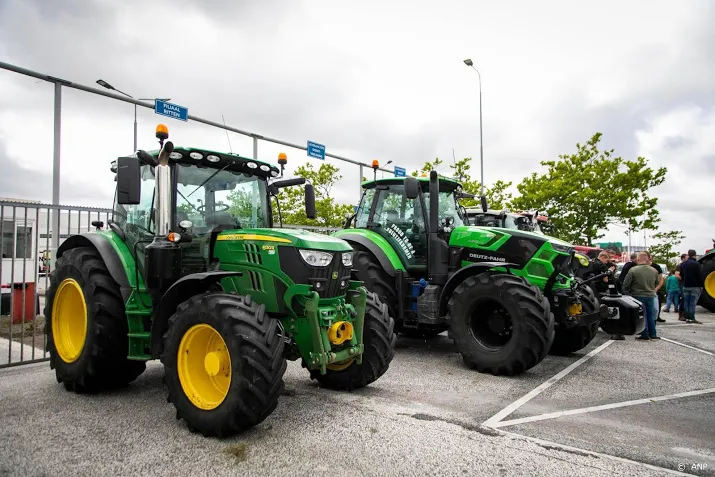 boeren blokkeren a7 bij heerenveen