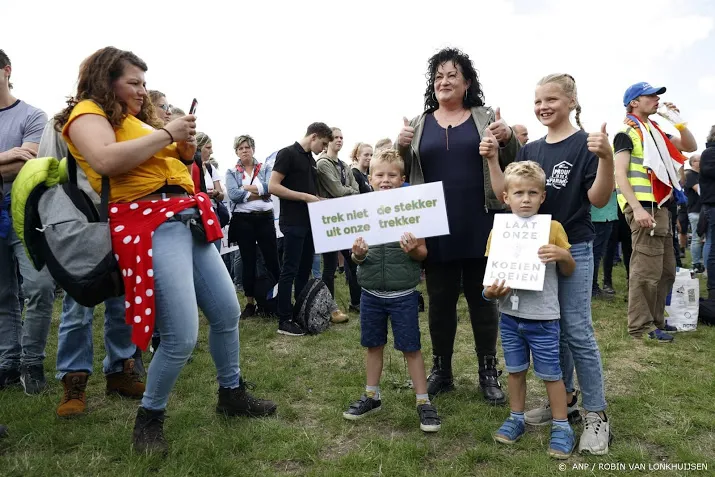 boeren joelen kamerleden d66 en cda uit en juichen voor bbb