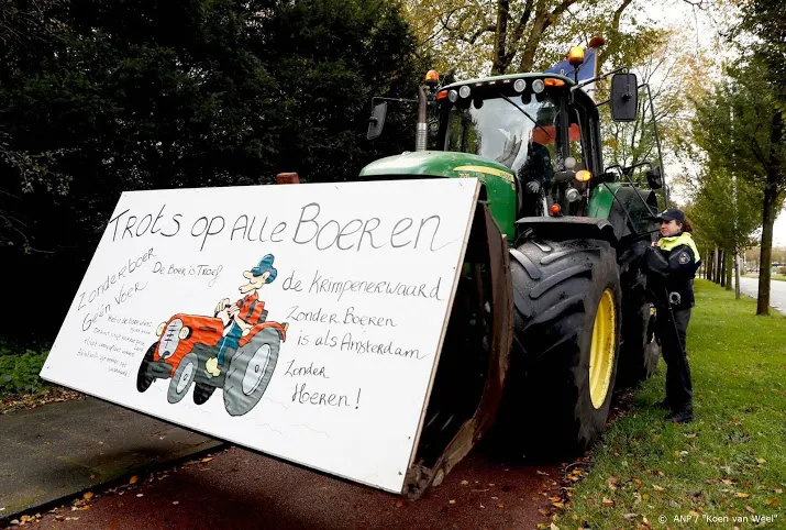 boeren met trekkers bij het catshuis