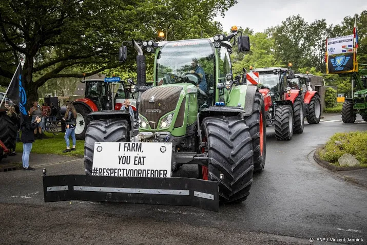 boeren starten hun tractoren weer na acties in vijf steden