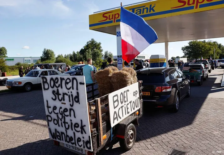 boeren uit het noorden onderweg naar protest bij de bilt