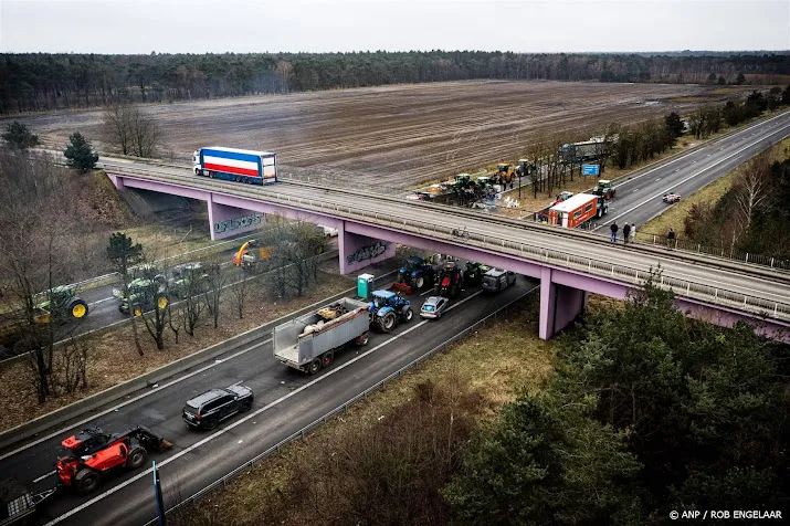 boeren verzamelen zich vrijdagavond bij provinciehuis utrecht