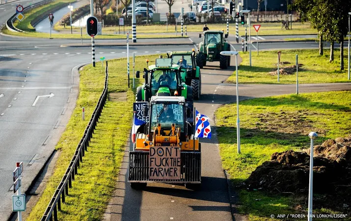 boeren zorgen voor file op de a2