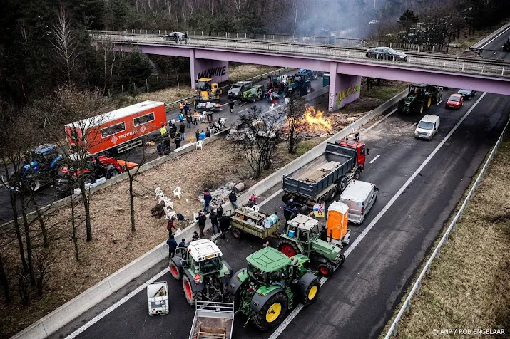boerenacties op a7 noord holland en friesland en a12 bij utrecht