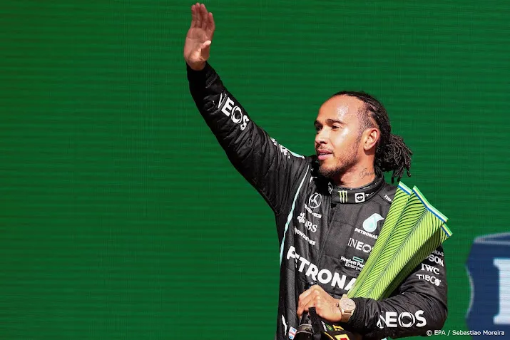 boete hamilton voor losmaken veiligheidsgordels