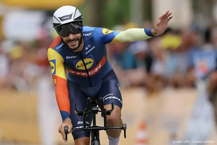 boete voor kussende wielrenner bernard in tour