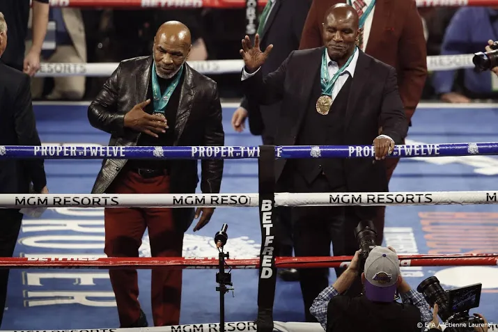 boksduel tussen holyfield 57 en tyson 53 op 11 juli