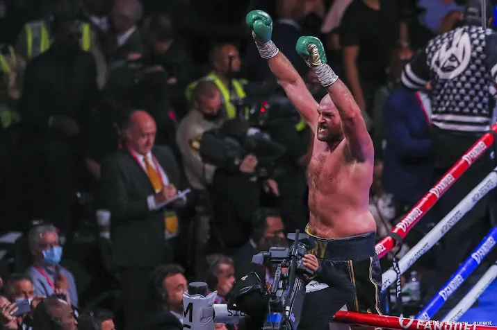 bokser fury behoudt wereldtitel na knock out wilder