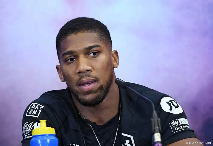 boksers joshua en pulev botsen al voor titelgevecht