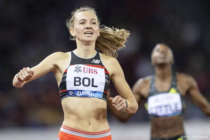 bol snel op de 400 meter bij indoorwedstrijd polen