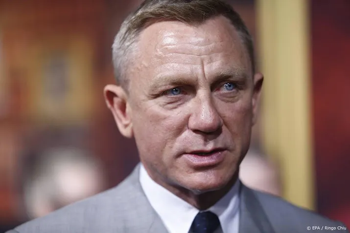 bond en brady juichen voor aston martin in formule 1