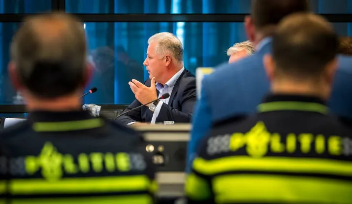 bond ook forse zaken politie blijven liggen
