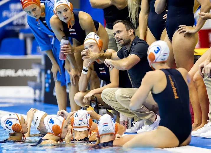 bondscoach doudesis prijst instelling van de waterpolovrouwen