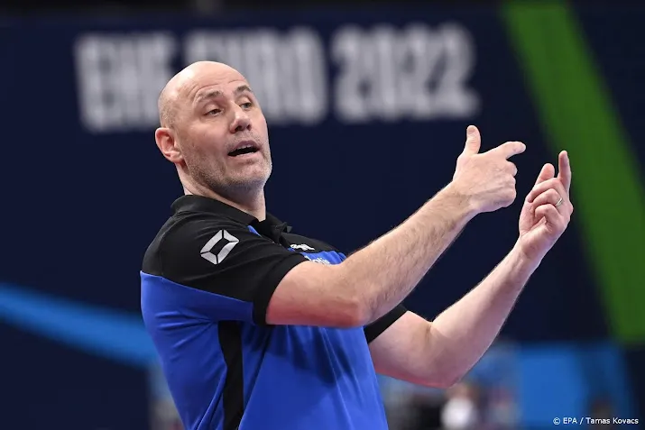 bondscoach handbal haalt falke en kooij als vervangers naar ek