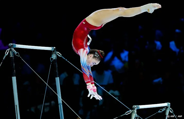 bondscoach jacobs werkt met zeven turnsters toe naar spelen